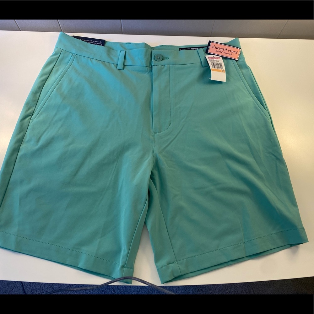 BRAND NEW *WITH TAGS* Men Vineyard Vine Shortd